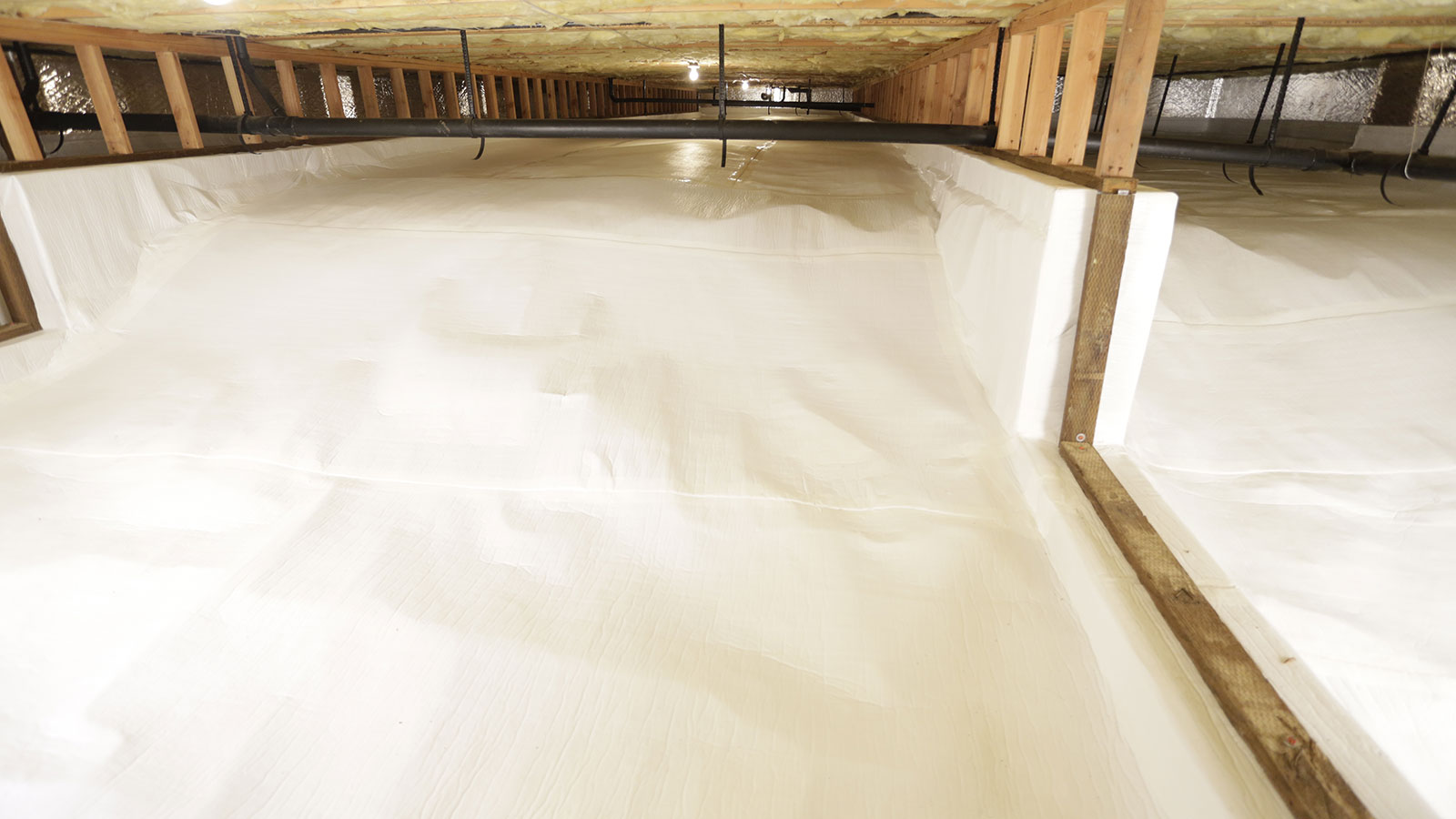 Crawl space foundation with a crawl space encapsulation system for energy efficiency